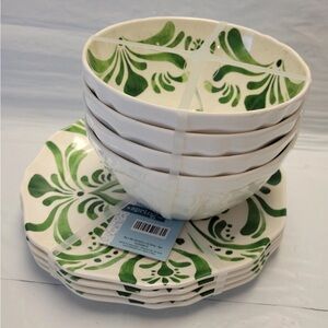 Hobby Lobby 4pk Melamine Salad Plates & Bowls Green Medallion Design Scalloped